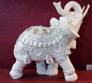 50-016-бял слон със сребристо шалте малък