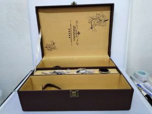 49-105-кутия за вино с аксесоари